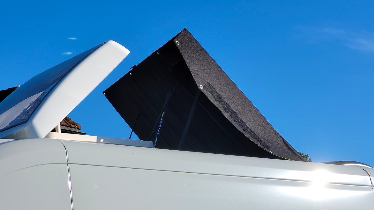 Solaranlage Van selber bauen: Mein 300W Victron Setup im Ducato 18 Faltpanel auf dem Van-Dach aufgestellt – Test