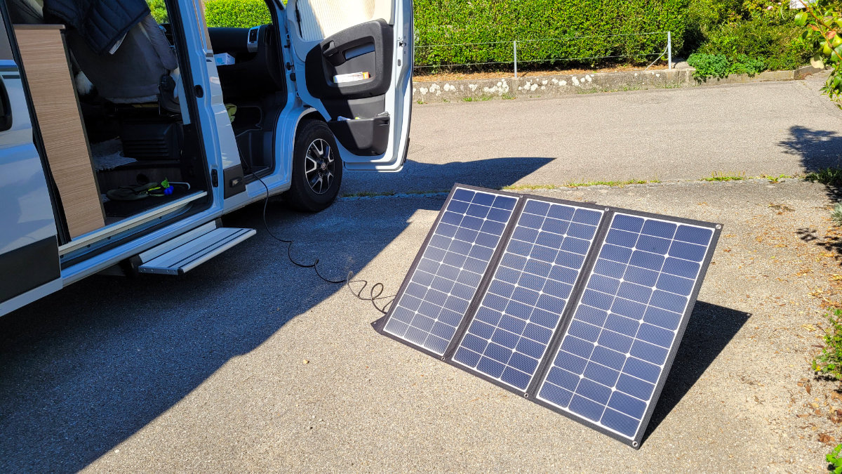 Solaranlage Van selber bauen: Mein 300W Victron Setup im Ducato 2 Solaranlage Van selber bauen – portables Faltpanel vor dem Ducato