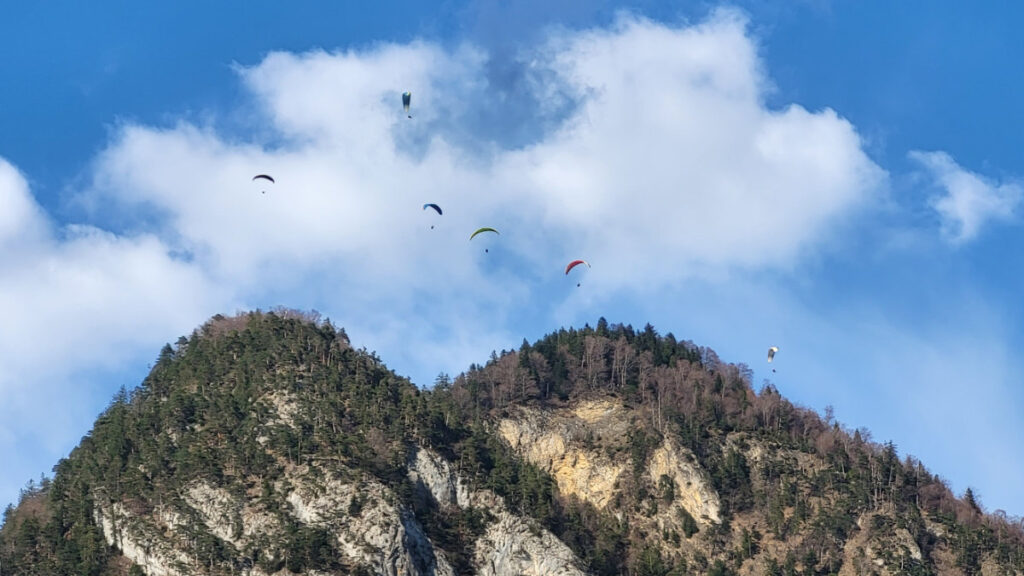 Lazy Rancho Interlaken: 2 Campingplätze mit Jungfrau-Blick 18 LazyRancho Gleitschirm
