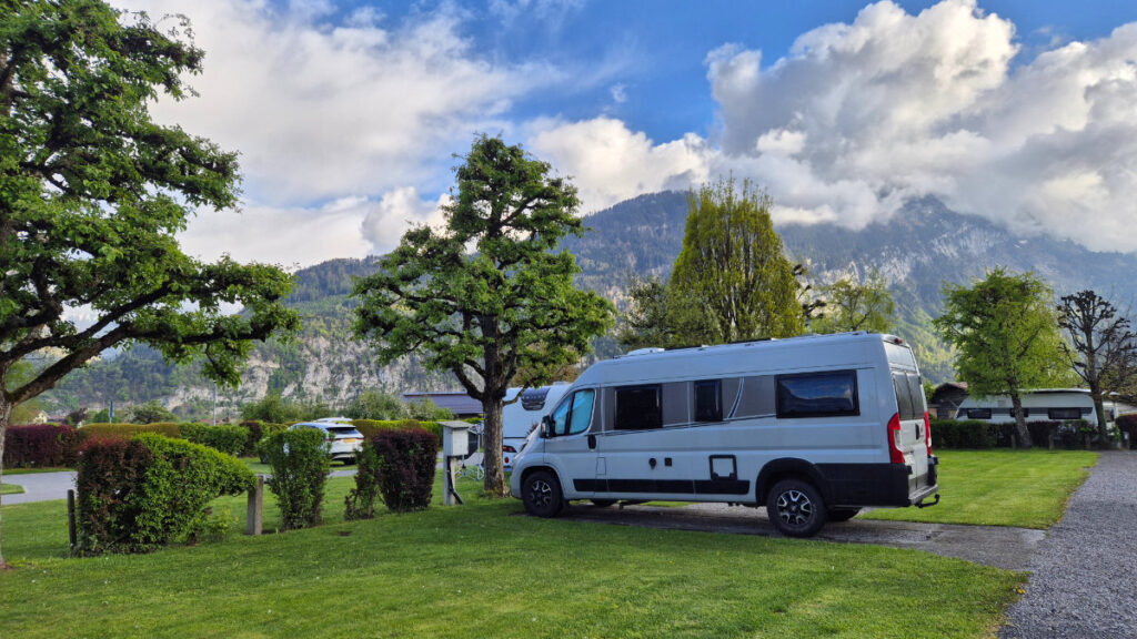 Lazy Rancho Interlaken: 2 Campingplätze mit Jungfrau-Blick 22 VanSwiss auf dem Camping Lazy Rancho Interlaken