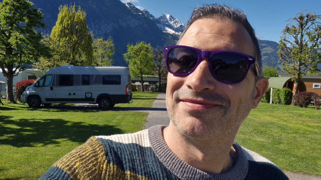 Lazy Rancho Interlaken: 2 Campingplätze mit Jungfrau-Blick 20 Ben und sein Van auf dem Camping Lazy Rancho Interlaken