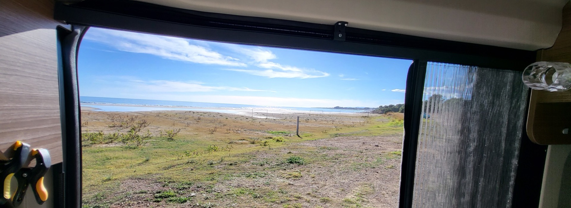 Vanlife Schweiz – Blick aus dem Van ans Meer
